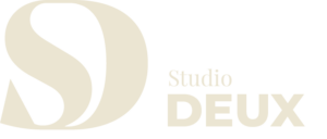 logo studio deux (icoon + tekst creme)